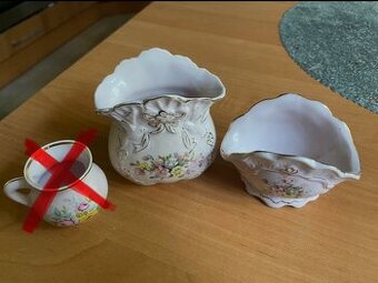 Vázičky z růžového porcelánu