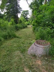 Sekání trávy - krovinořezem, rotační sekačkou