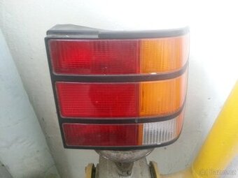 Originál nádobka a zadní světlo na Ford Scorpio