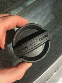 BMW- horni olejové víčko motoru