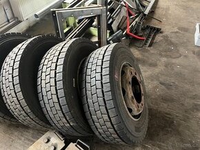 Nákladní pneumatiky záběrové 245 70 R17.5 - 1