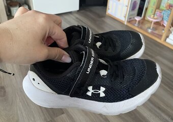 Tenisky Under Armour 31,5