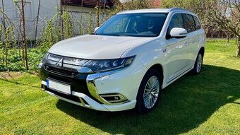 Hybridni Outlander 2.4PHEV 165Kw Matrix svetla EVdojezd 50km