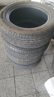 Letní pneu 215/60/17