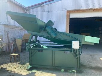 Tridicka zeminy, recyklatu, kameni