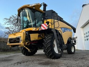 Sklízecí mlátička NEW HOLLAND CX8080SL s vario žac. lištou