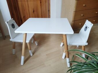 Dětský stoleček a židličky