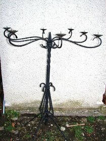 Ručně kovaný svícen