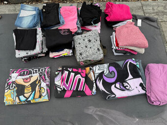 Dívčí oblečení vel. 142-158, větší množství