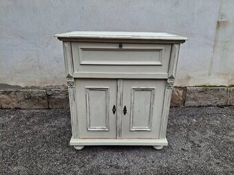 Starožitné lavabo skřínka po celkové renovaci