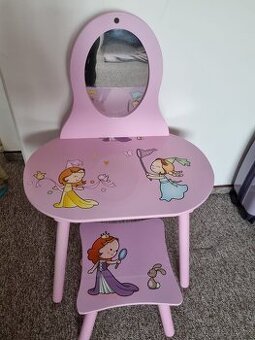 Dětský toaletní stolek