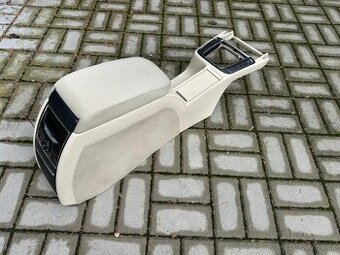 Škoda Superb 2 loketní opěrka.