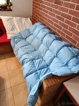 Daruji péřovou přikrývku a polštář