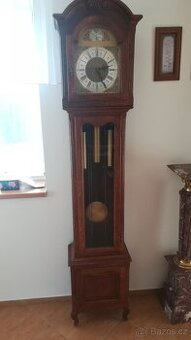 HISTORICKÝ NÁBYTEK