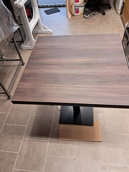 Jídelní stůl pro dvě  osoby