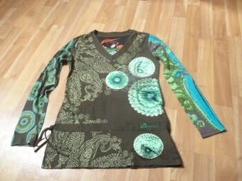 triko Desigual vel.M