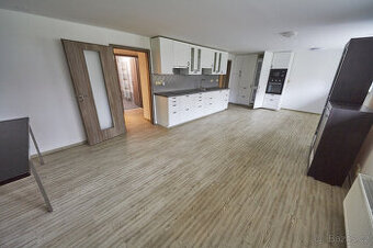 2+kk, 67m2 v rodinném domě, Praha 4 Lhotka ul. Slepá I., po