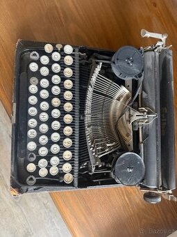 Starý psací stroj
