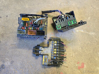 Citroen C4 Grand Pcasso - pojistky relé Modul BSM