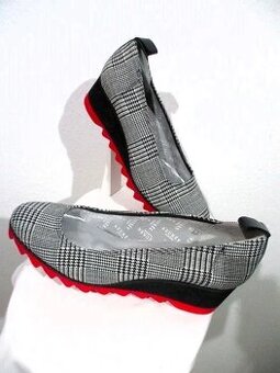 NOVÉ ♠ BOTY VE SPORTOVNĚ ELEGANTNÍM STYLU ♠ PC : 189,95 € - 1