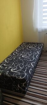 Válenda s úložným prostorem