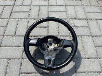 VW GOLF 6 tříramenný kožený volant.