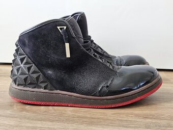 Air Jordan Instigator (2015) - US 10 / EU 44 – Black / Gym R