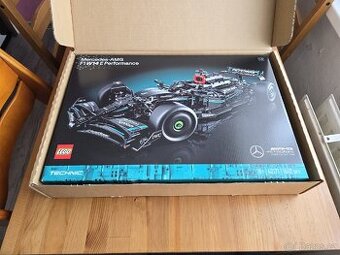 Lego Mercedes F1 42171 - nové