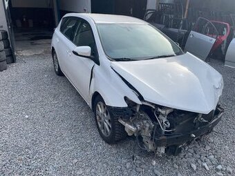 Toyota auris 2015-E18-2.0-91 Kw-- náhradní díly