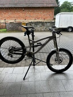 Celoodpružené kolo Nukeproof Scalp