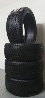 4x -- 225/40 R18 Zimní pneu Goodyear UltraGrip Performance +