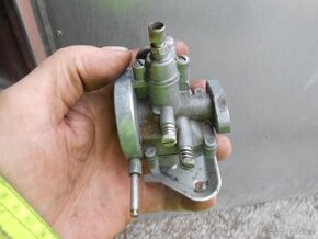 Karburátor na Babetu