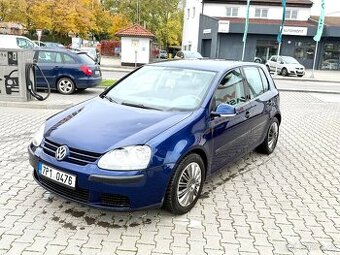 VOLKSWAGEN GOLF 5 - 1.4 FSI . 66.KW - PĚKNÝ STAV-GARÁŽOVÁNO