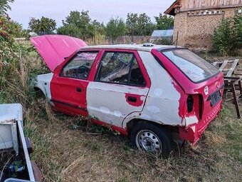 Škoda Felicia zadní páté dveře jako nové