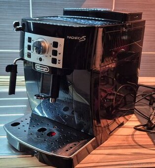 Kávovar DeLonghi Magnifica S