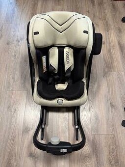 Axkid One. Protisměrná autosedačka