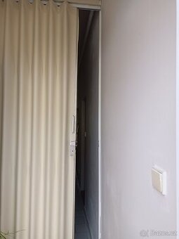 Shrnovací dveře koženkové