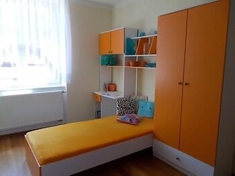 Sestava XXXLutz s postelí, psacím stolem a skříní