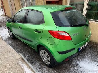 Mazda 2 rok 2009 -- 1,3-63kw -náhradní díly