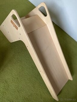 Dřevěná skluzavka pro děti