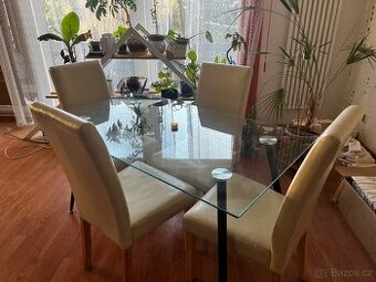 Prodám jídelní stůl i s židlemi