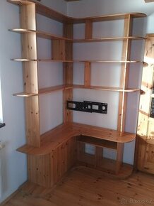 Regán rohový dělaný na míru od stolaře