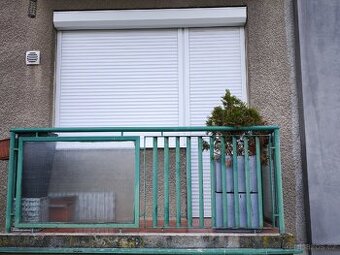 Předokenní rolety - manuální ovládání (provázky)