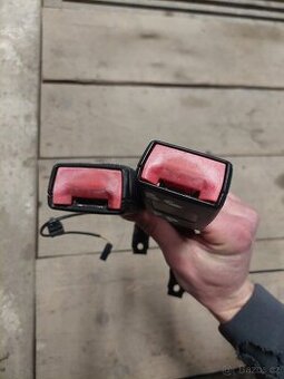 Západka předních pásů vw Passat b6