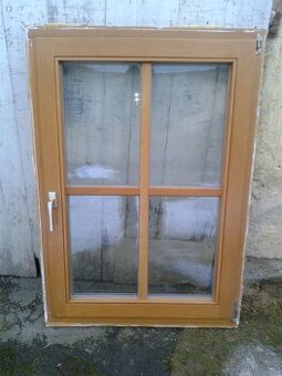 Dřevěné okno 86 x 123 cm - dřevěný kříž