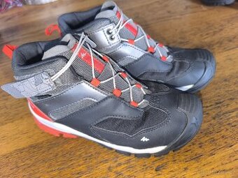Sportovní obuv Qeuchua vel. 34