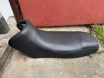 Suzuki XF650 Freewind - sedačka