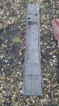 Plexi mezi svetla Audi 200 V8 a 80