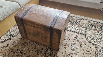 Stará dřevěná truhla, bedna