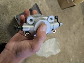 Brzdový třmen čtyřkolka atv 110ccm